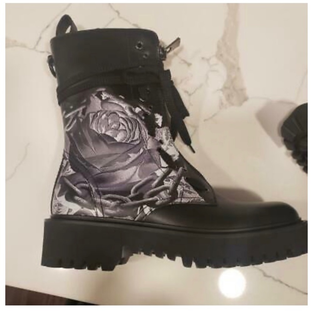 Beautiful combat Valentino boots almost new!